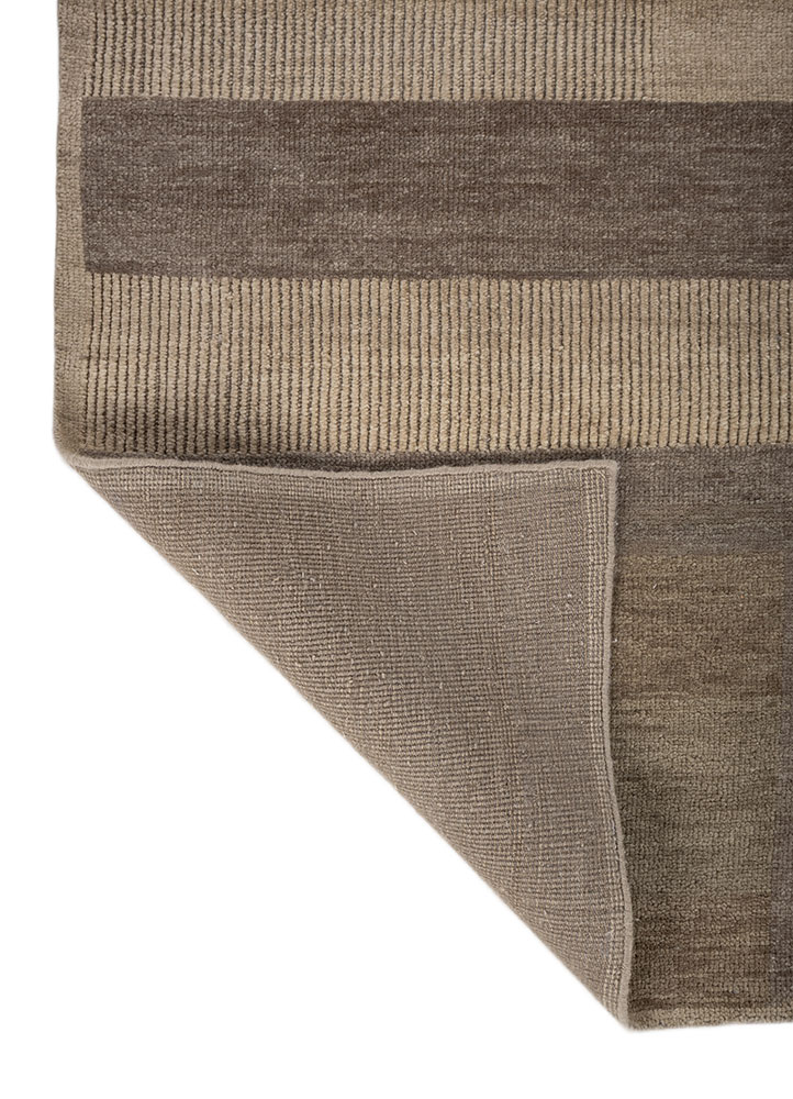 blythe ivory wool hand knotted Rug - Perspective