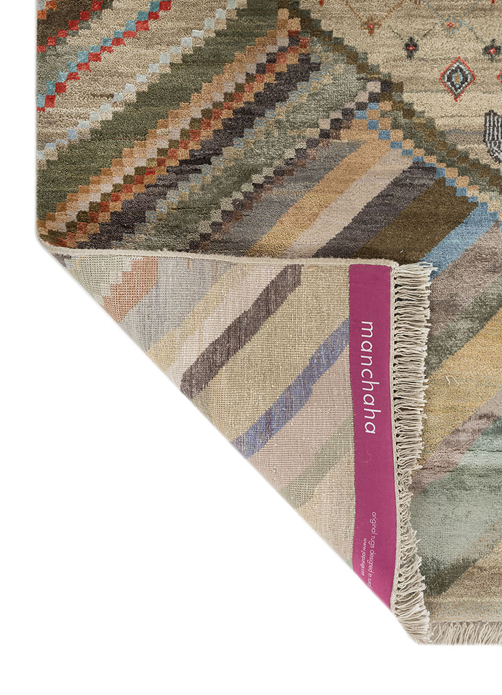 manchaha grey and black wool and bamboo silk hand knotted Rug - Perspective