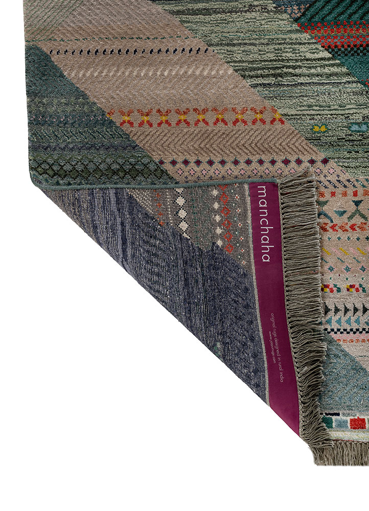 manchaha green wool and bamboo silk hand knotted Rug - Perspective