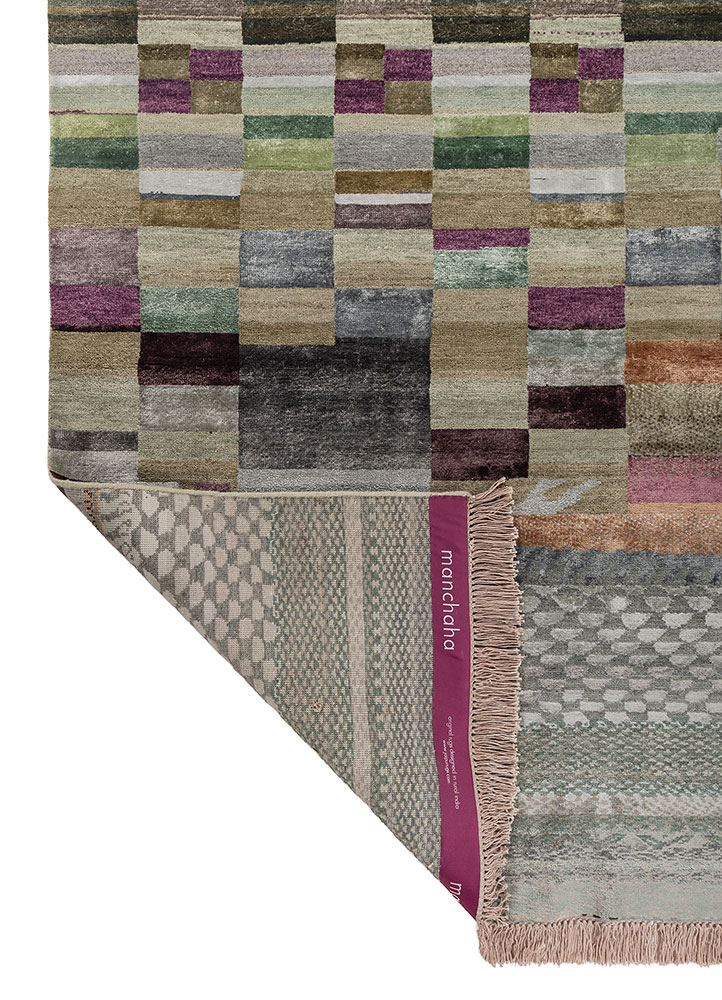 manchaha green wool and bamboo silk hand knotted Rug - Perspective