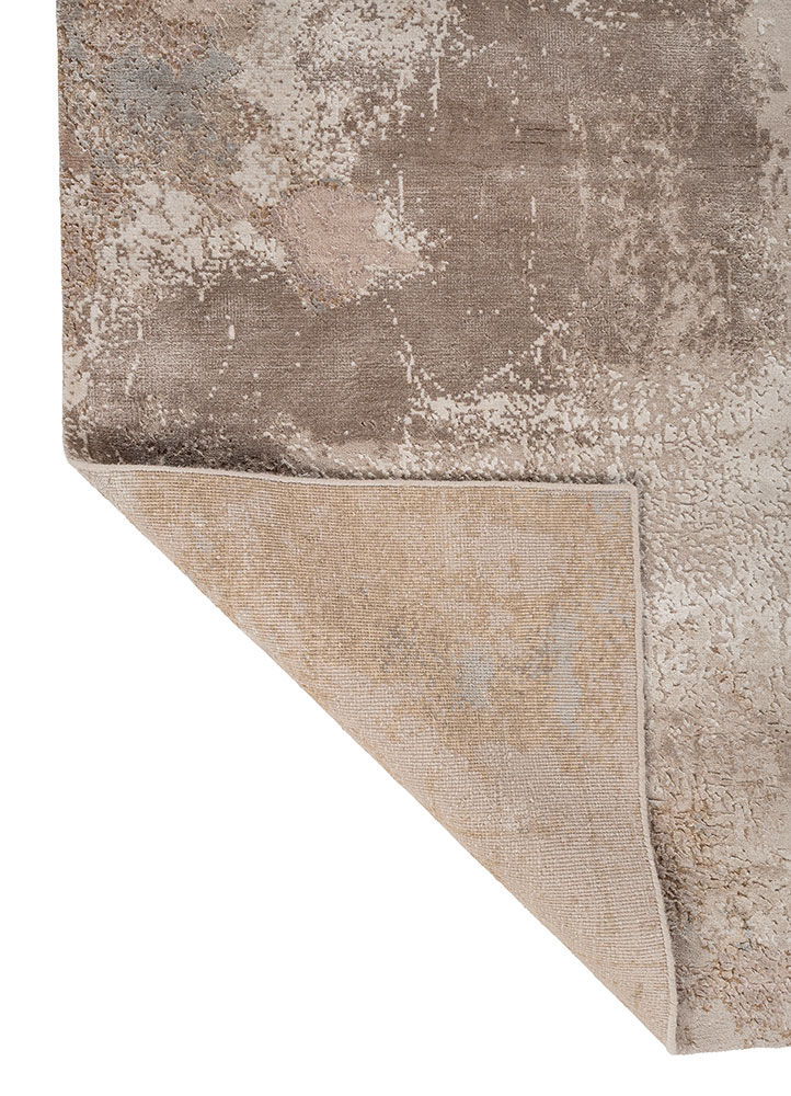 uvenuti ivory wool and bamboo silk hand knotted Rug - Perspective