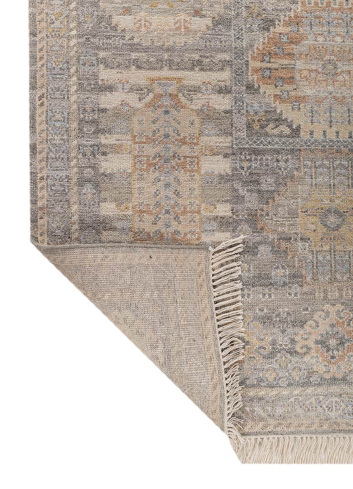 savana grey and black wool hand knotted Rug - Perspective