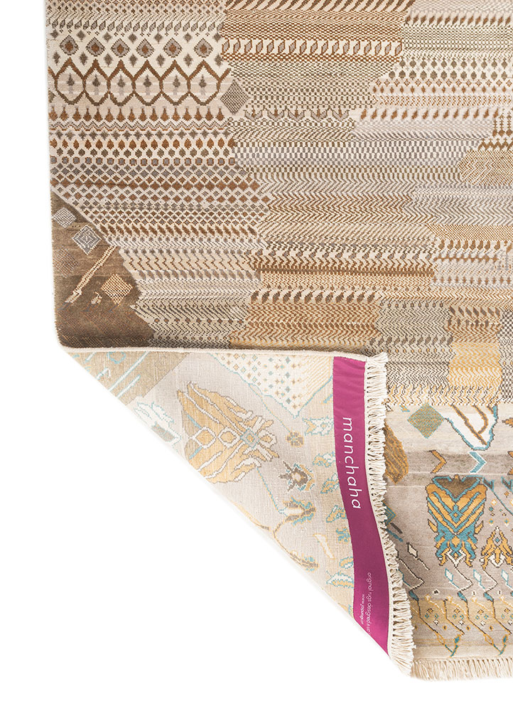 manchaha ivory silk hand knotted Rug - Perspective