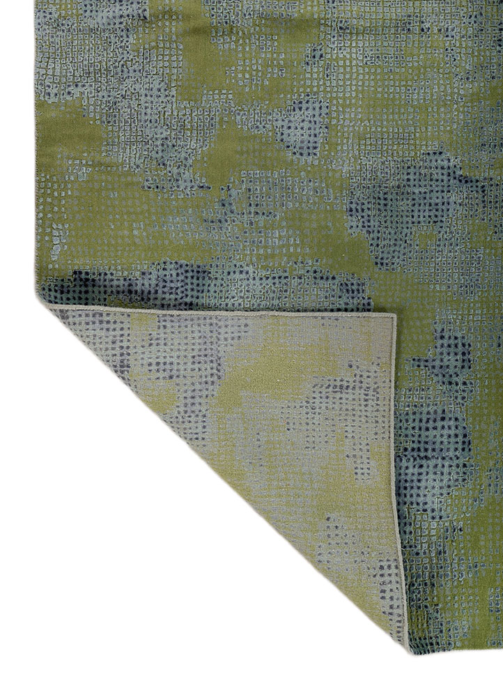 aprezo green wool and silk hand knotted Rug - Perspective