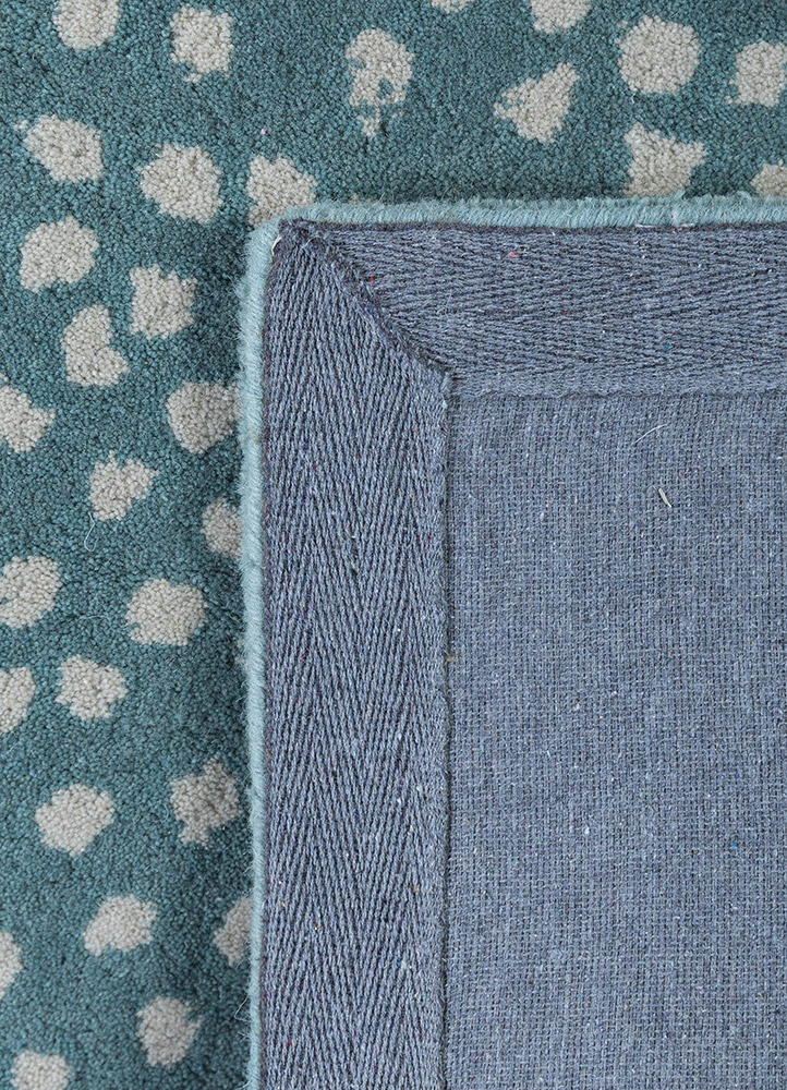 linear blue wool hand tufted Rug - Perspective