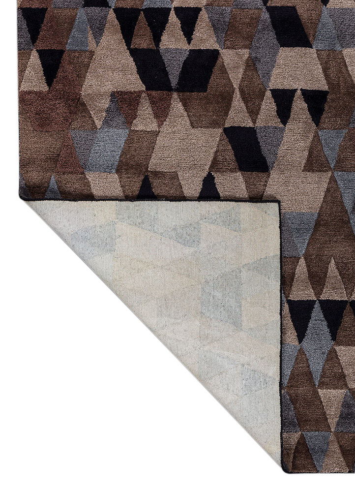 linear grey and black wool and viscose hand tufted Rug - Perspective