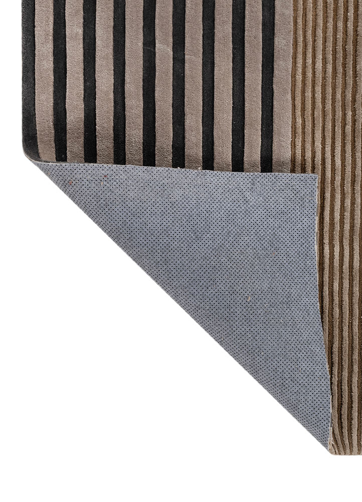 faces grey and black wool and viscose hand tufted Rug - Perspective