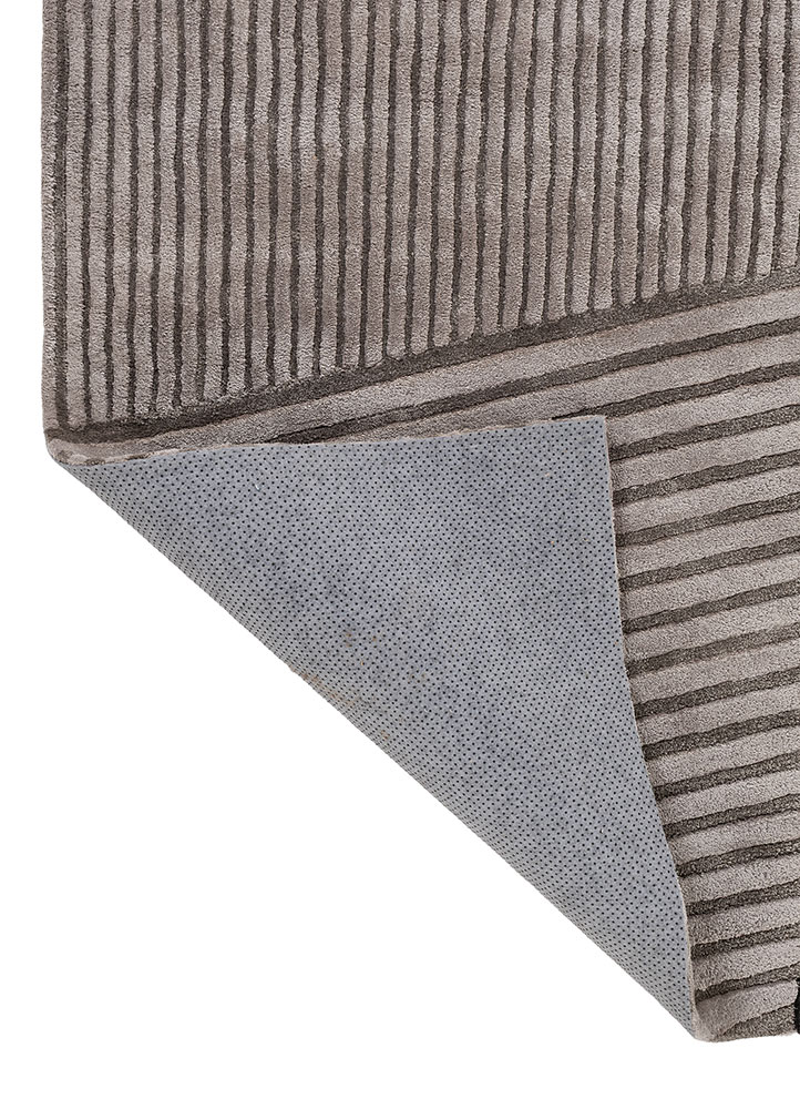 faces grey and black wool and viscose hand tufted Rug - Perspective