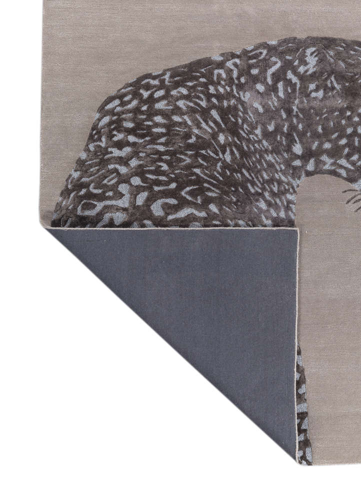 wild wanderlust grey and black wool and viscose hand tufted Rug - Perspective