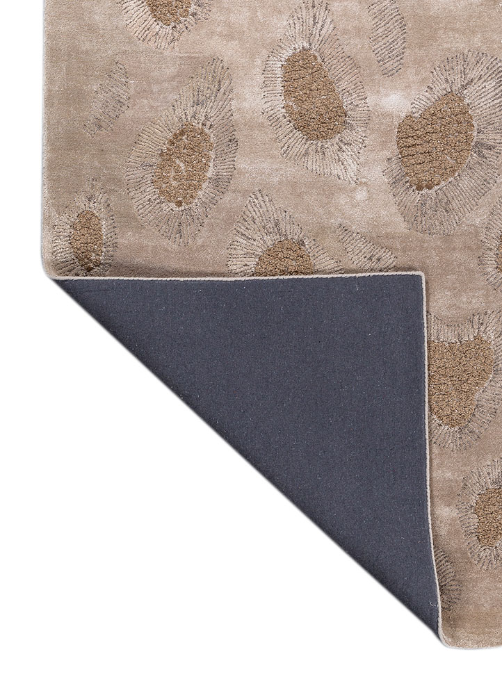 wild wanderlust ivory wool and viscose hand tufted Rug - Perspective