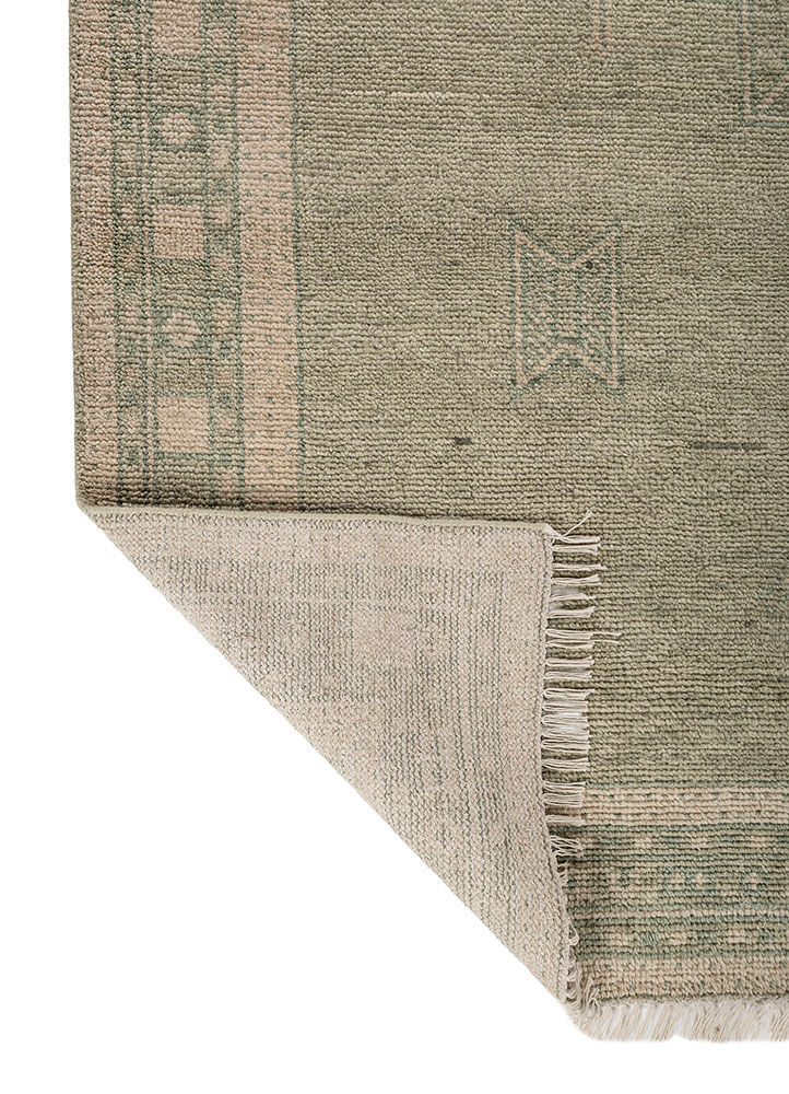 aprezo green wool hand knotted Rug - Perspective