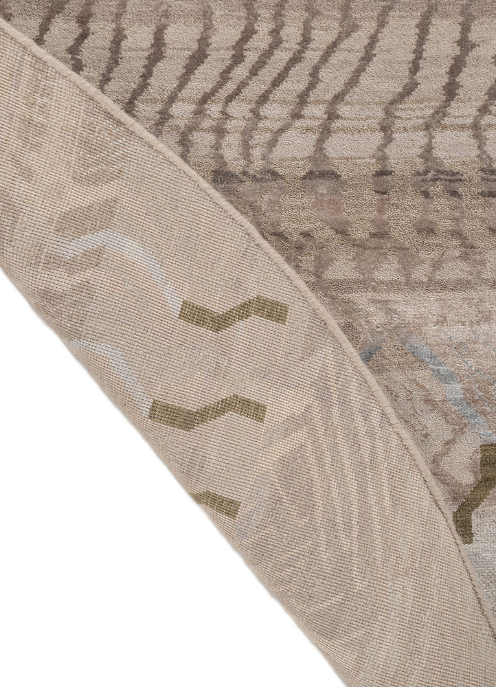 manchaha ivory wool and bamboo silk hand knotted Rug - Perspective