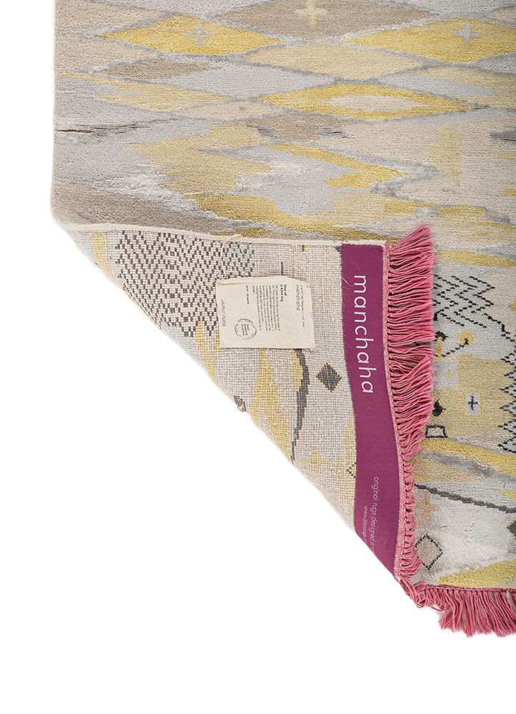 manchaha ivory wool and bamboo silk hand knotted Rug - Perspective