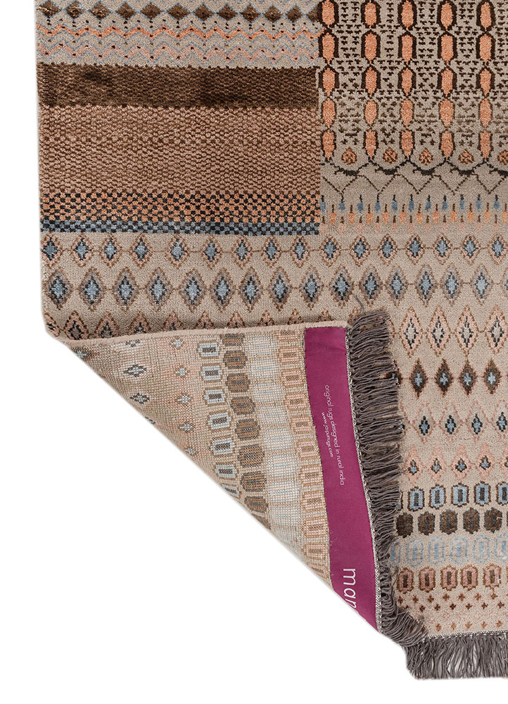 manchaha ivory wool and bamboo silk hand knotted Rug - Perspective